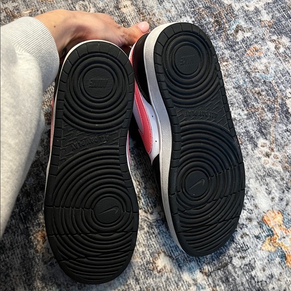 Nike black pink and white sneakers. Size 6 - Picture 4 of 5